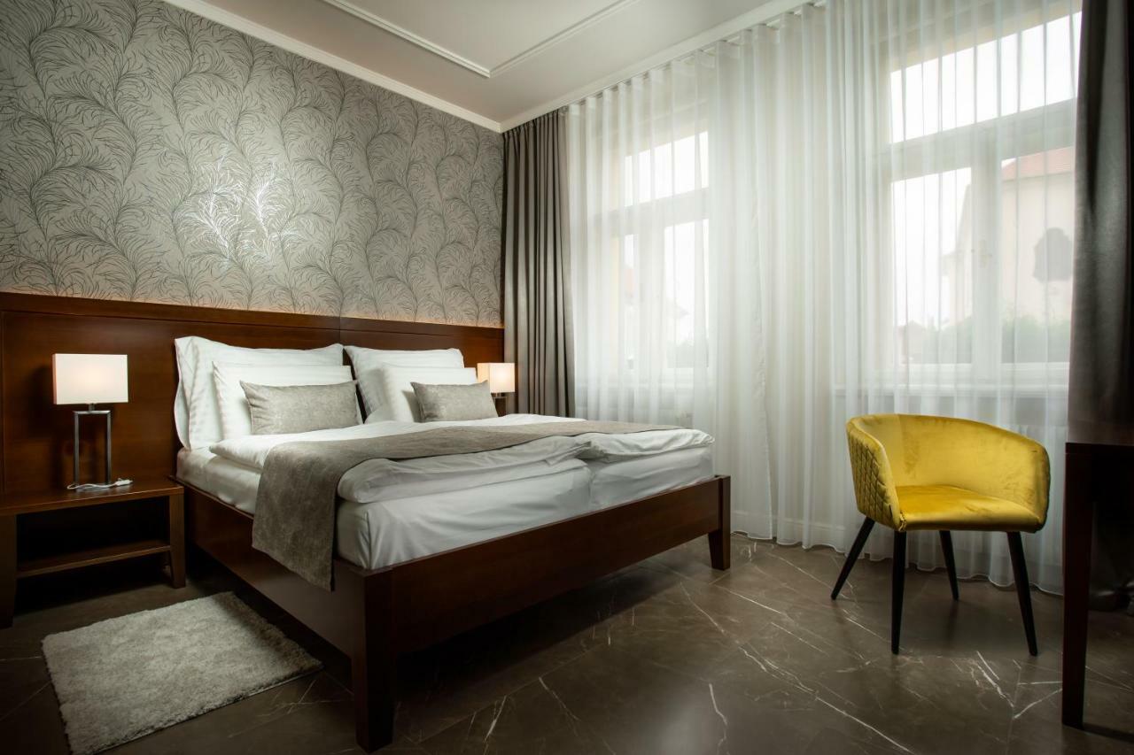 Hotel Anna แบโรน ภายนอก รูปภาพ