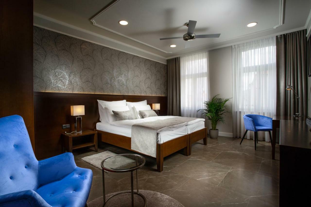 Hotel Anna แบโรน ภายนอก รูปภาพ