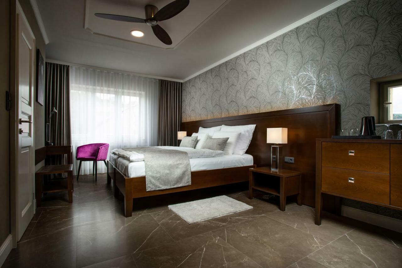 Hotel Anna แบโรน ภายนอก รูปภาพ