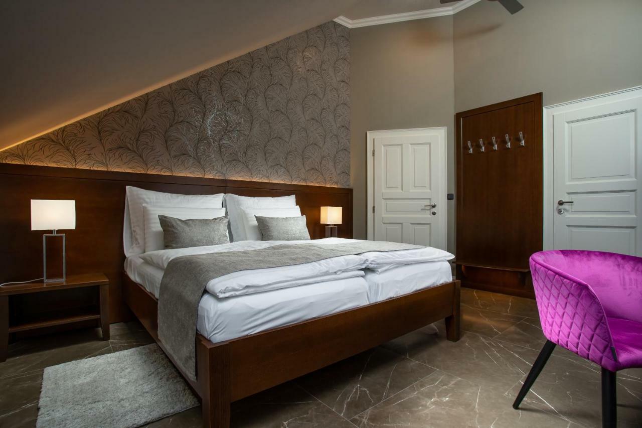 Hotel Anna แบโรน ภายนอก รูปภาพ